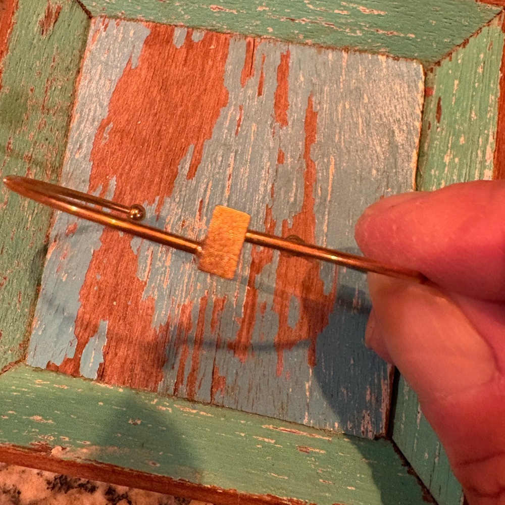 ▪️Thin Gold Block Open Bangle - Picture 2 of 6